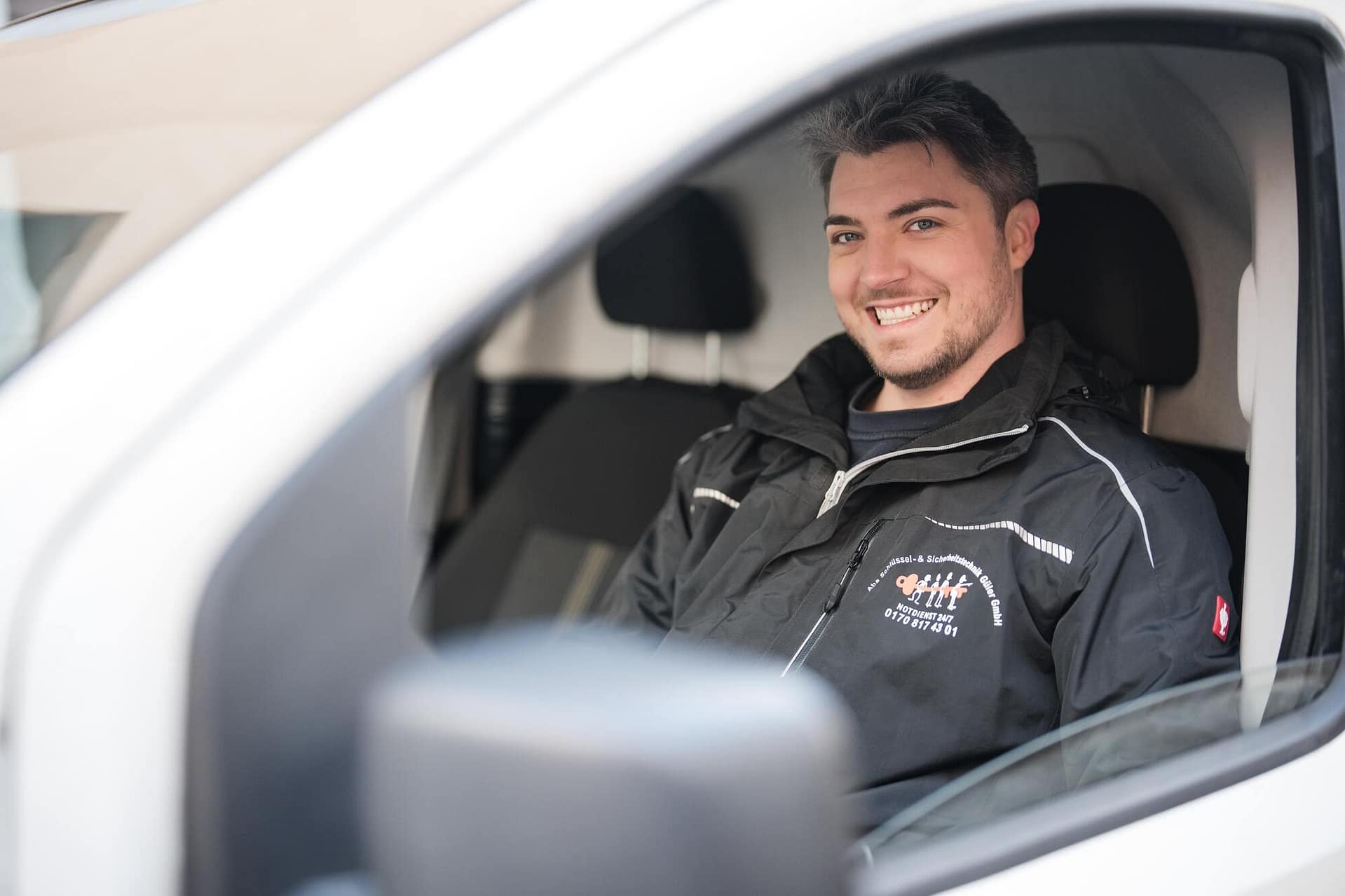 Schlüsseldienst Wiesbaden – Individuelle Stempel gestalten lassen: Vom Konzept bis zum fertigen Druck